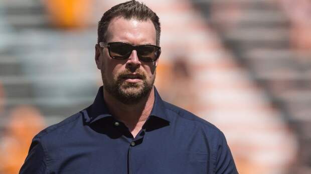 Ryan Leaf walks onto the field before a game between Tennessee and Georgia State.