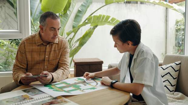 17 вопросов, которые стоит задать родителям, чтобы укрепить связь с семьей