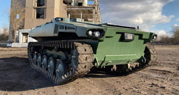 В Магнитогорске показали экспериментального боевого робота