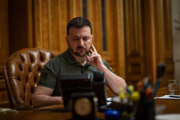 Аналитик Меркурис: Зеленский покидает Украину из-за тяжелой обстановки в Киеве
