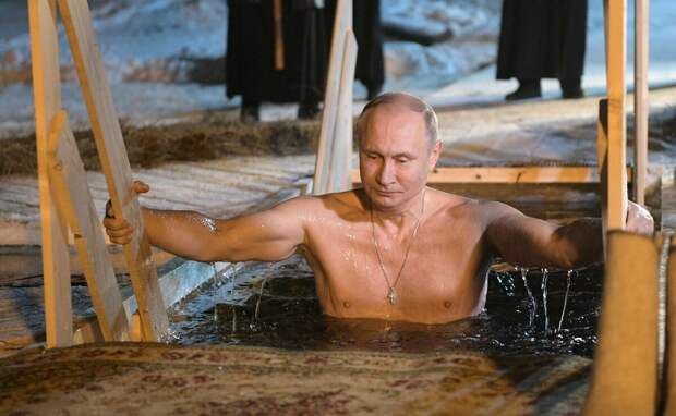 Путин, не нырнувший в прорубь, и "Лондон маска гудбай".