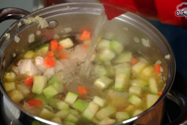 Щавелевый суп с курицей и овощами с куриным яйцом: шаг 4