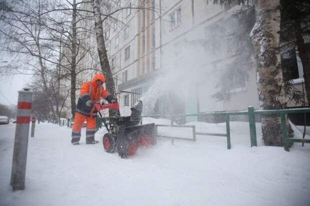 Сотрудники коммунальных служб города готовы приступить к уборке снега/Роман Балаев, «Звездный бульвар»