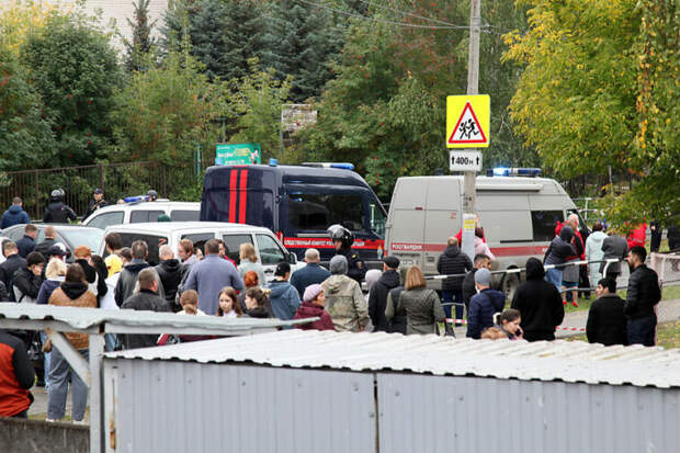 Патроны, свастика и два пистолета: на школу в Ижевске напал бывший ученик