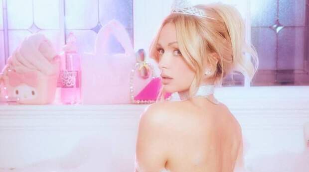 Пэрис Хилтон представила горячую съемку для своего бренда