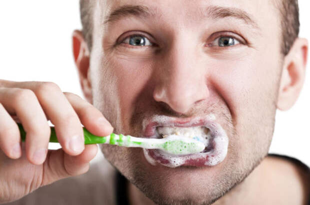 Отбеливание зубов в домашних условиях. /Фото: zab.ru