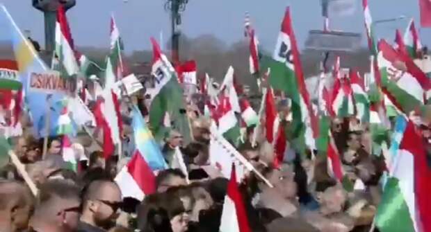 Будапешт вышел на крупнейший Марш мира против войны и шантажа Зеленского