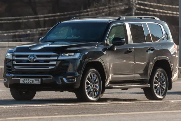 У российских спецслужб появился бронированный Land Cruiser 300