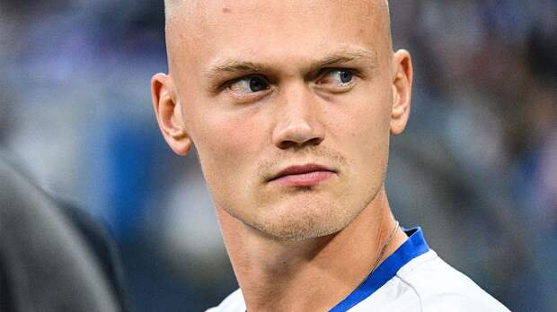 Тюкавин забил эффектный гол «Махачкале», замкнув передачу пяткой