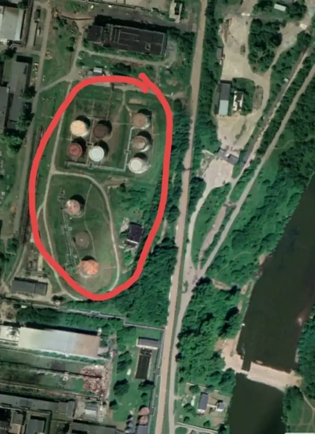 Рыбаки зафиксировали сливы нефтепродуктов в реку Чепцу в Глазове