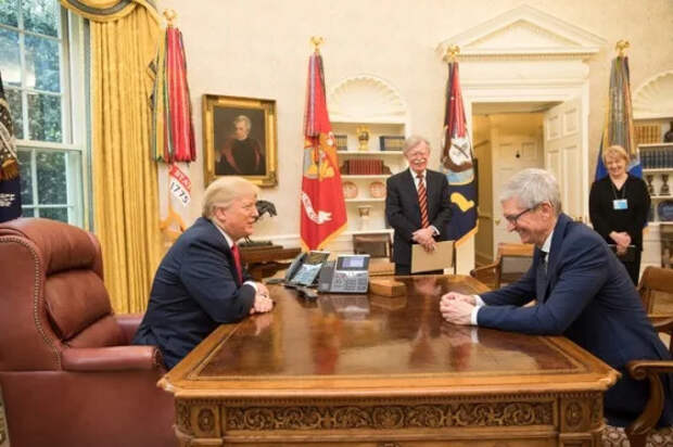 Apple вложит $100 млрд в новые обязательства, предъявленные компании Трампом