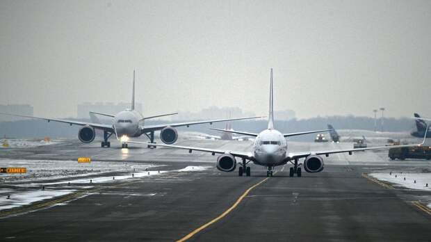 В аэропорту Пулково задерживаются вылеты 12 рейсов