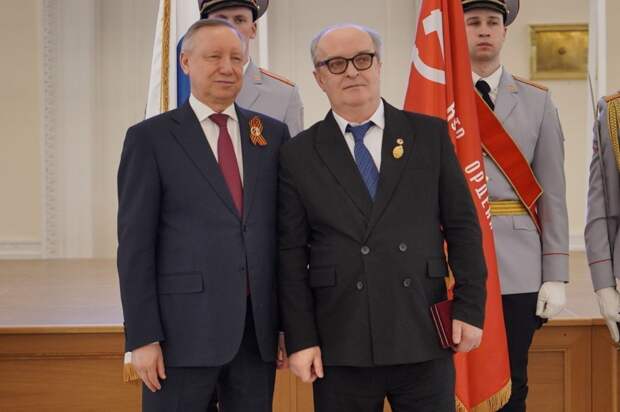Директор школы-интерната №1 Санкт-Петербурга получил нагрудный знак народного учителя России