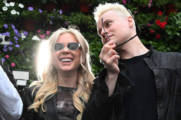 «У меня уже в коллекции галстуков 15»: жена Shaman Екатерина Мизулина осыпает певца подарками