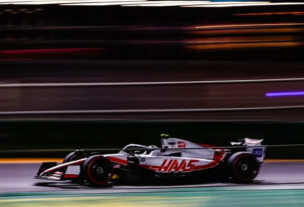 Машина Мика Шумахера буквально разлетелась надвое в квалификации ГП Саудовской Аравии