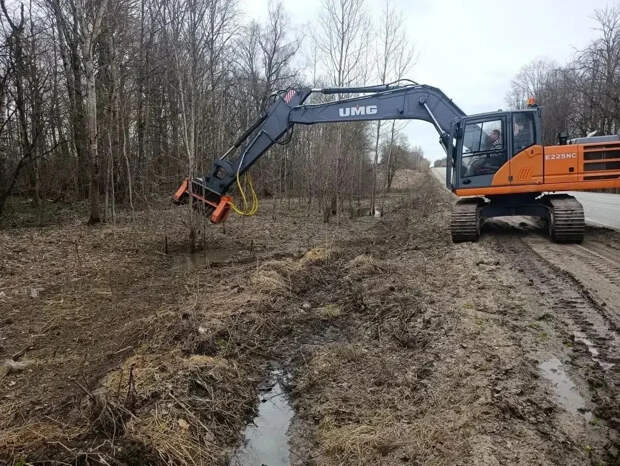 Месячник чистоты: дорожники обновляют остановки и расчищают обочины