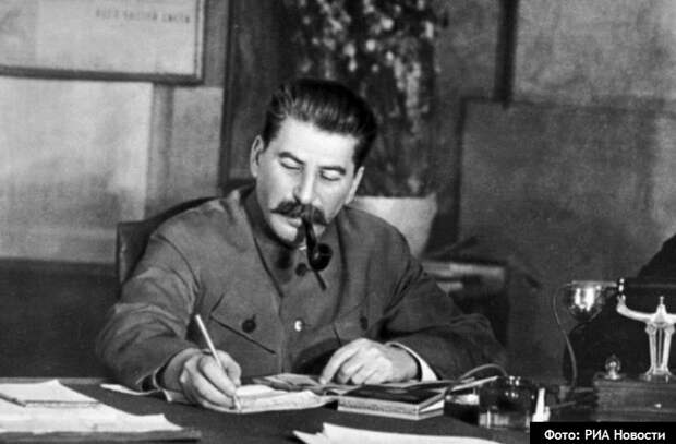 Зампред Госдумы назвал Сталина элементом генетического кода россиян (опрос)