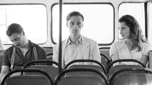 Кадр из фильма «Посторонний»