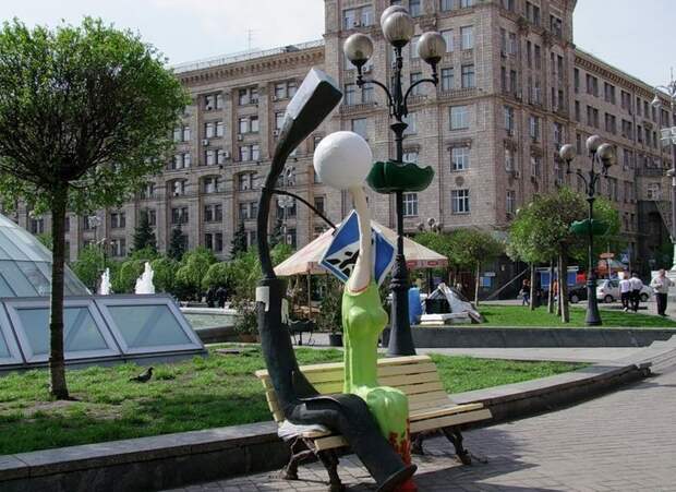 Пам’ятник закоханим ліхтарям (Київ)