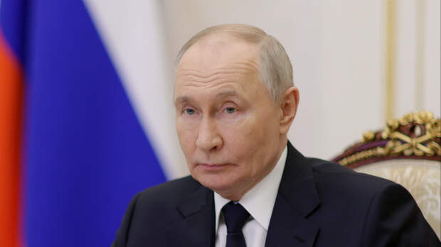 Путин поручил распространить кредитные каникулы на участников СВО