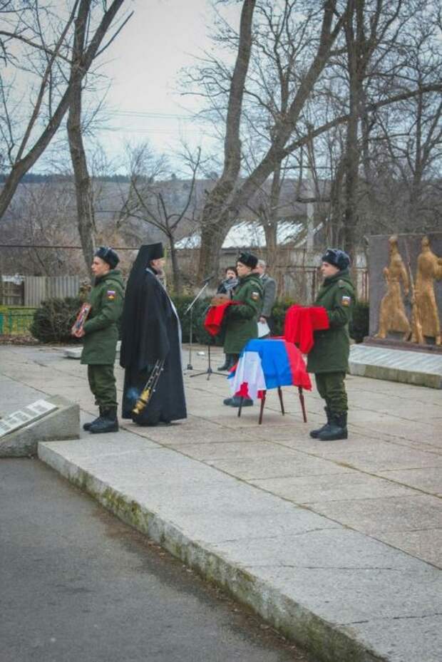 Захоронение останков советского солдата (17 фото)