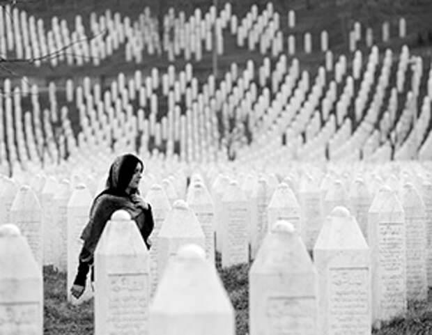 Мемориал жертвам резни в Сребренице