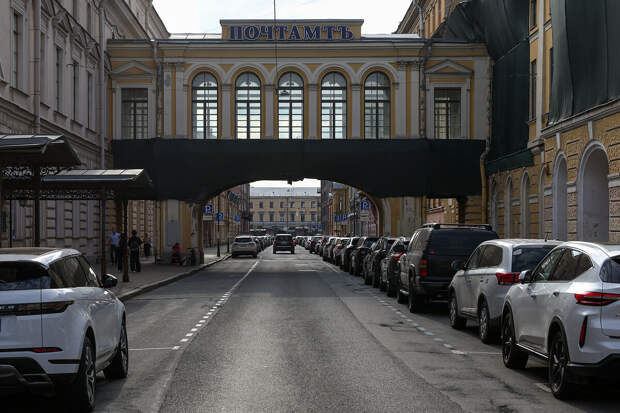 Компания ЭМХО купила здание Главпочтамта в Петербурге за ₽1,28 млрд