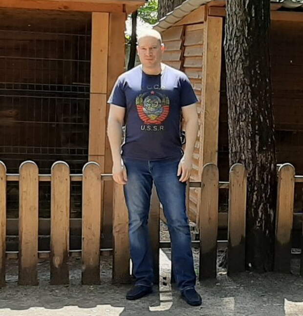Нацисты избили работника авиазавода «Антонов» за футболку с гербом СССР