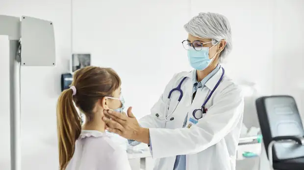 Отоларинголог Зайцев рассказал о возможном воздействии COVID-19 на ЛОР-органы