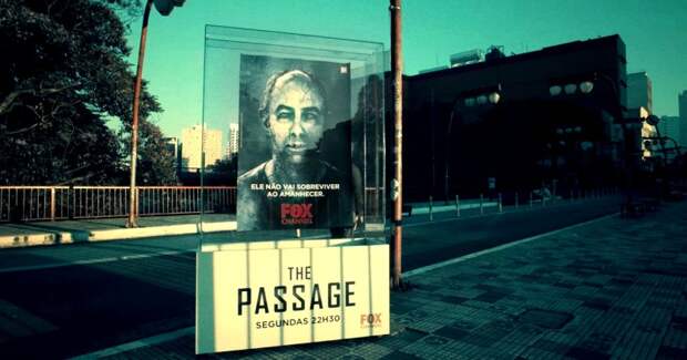 Плакаты с изображениями вампиров стали загораться на глазах жителей Сан-Паулу