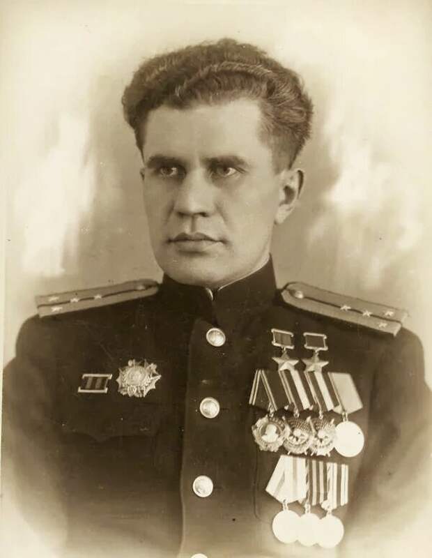Виктор Леонов