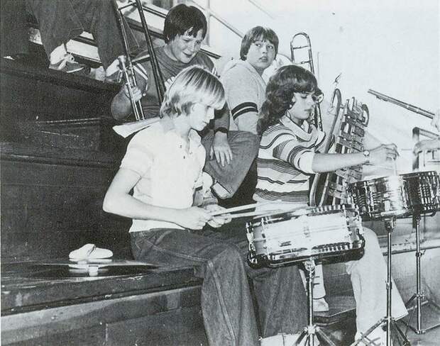 Курт Кобейн, ученик 8-го класса, играет на барабанах, 1981 год история, ретро, фото