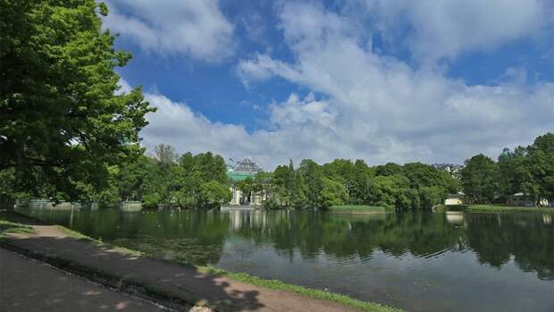 Парки и скверы в Петербурге закроются 21 октября из-за сильного ветра