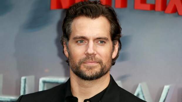 Герои Кавилла и Джилленхола возвращают украденное в трейлере к фильму "Вне закона" Гая Ричи