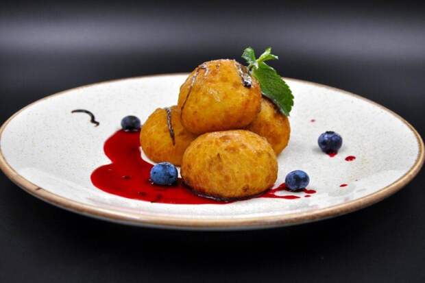 Творожные шарики со сгущенкой: готовим вместе с детьми — восторг гарантирован