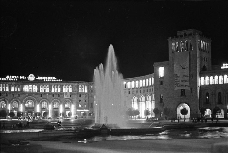 Вечерний Ереван Сигизмунд Кропивницкий, сентябрь 1964 года, Армянская ССР, г. Ереван, пл. Ленина, МАММ/МДФ.