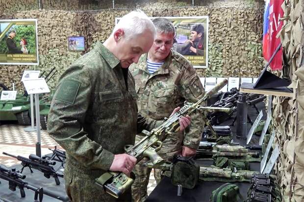 Андрей Белоусов поручил увеличить поставки пулеметов и автоматов