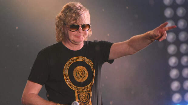 «Случилось неожиданное»: рыжий из «Иванушек» оконфузился на юбилее Зацепина в Кремле