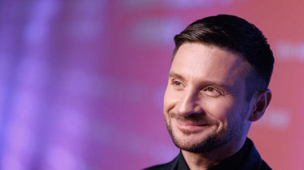 «Почему без шапки?»: Лазарев отчитал свою маму за пренебрежение головным убором на морозе