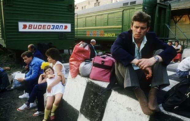 Подборка атмосферных снимков из 90-х