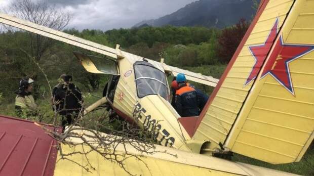 Легкомоторный самолет совершил экстренную посадку в Северной Осетии