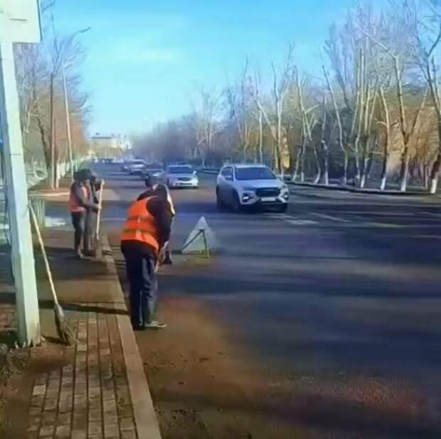 В Караганде усилили уборку улиц после зимы