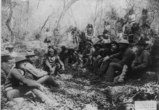 1886 год, Джеронимо обсуждает условия сдачи