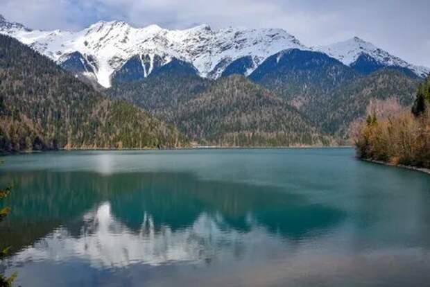 Озеро Рица.