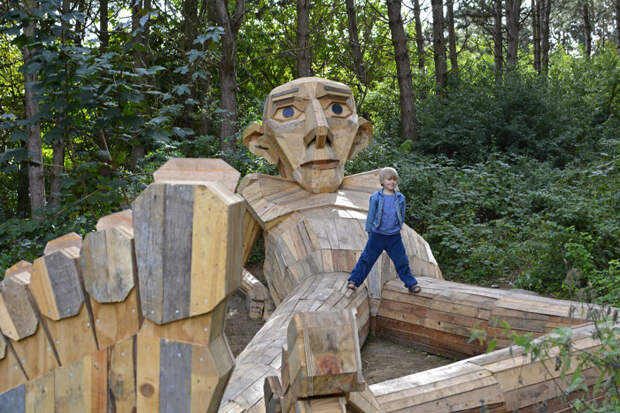 Томас на горе деревянные гиганты, скульптура, художник