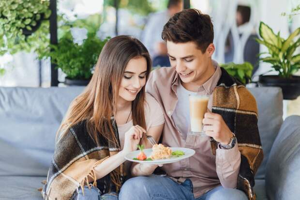 Психолог назвала совместные трапезы способом спасти отношения