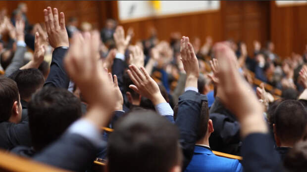 "Картина коррумпированности засверкала яркими красками": В Госдуме отклонили важный законопроект по мигрантам