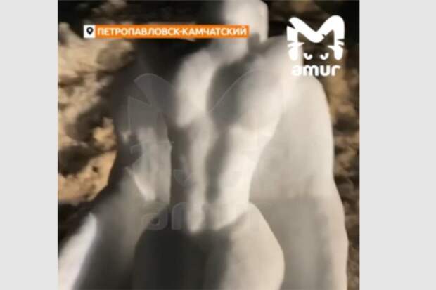 Жители российского города слепили сексуальных снеговиков