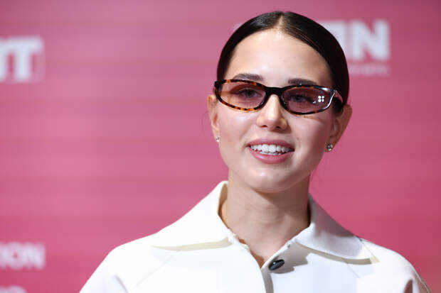 Экс-невеста Лепса Аврора Киба вышла на подиум в свадебном платье