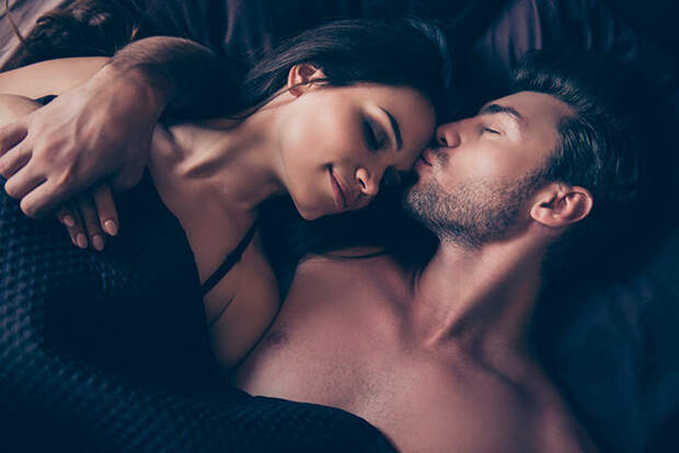 Бессонница от недостатка секса? Эксперты о том, как наладить «постельный режим»